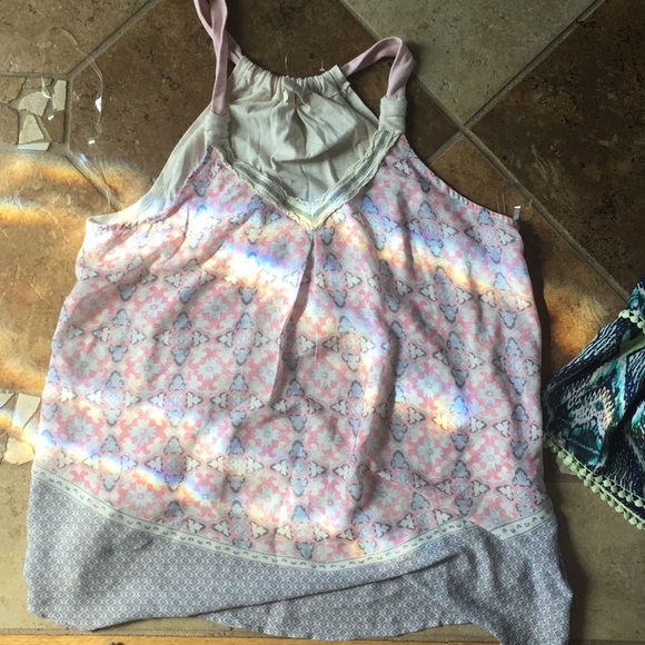 Four patterns shirts - Picture 2 of 5